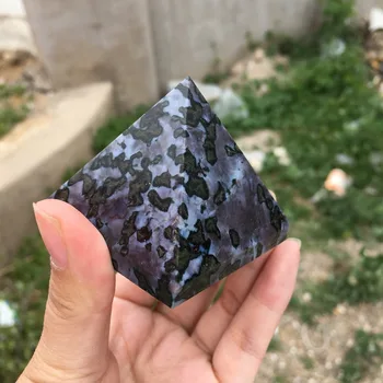50mm Naravnih rock ročno izrezljane gabbro quartz zdravljenje kristalno piramido