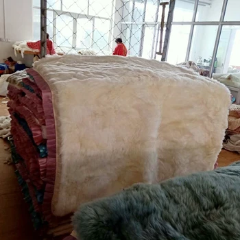Prave ovčje krzno preprogo za eno zakonsko posteljo vzmetnice v zimskem času debel toplo mehko, ovčje krzno postelji, odejo v slonokoščeni barvi
