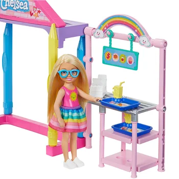 Barbie Model GHV80 Klub Chelsea Pop in Šole Playset s 6 Inch Blondinka in Pribor Playhouse Igrače za Dekle Strup GHV80