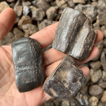 Surovega Zemeljskega ilmenite kamni Mineralnih Vzorcem Nepravilnih Kristalno za Zbiranje